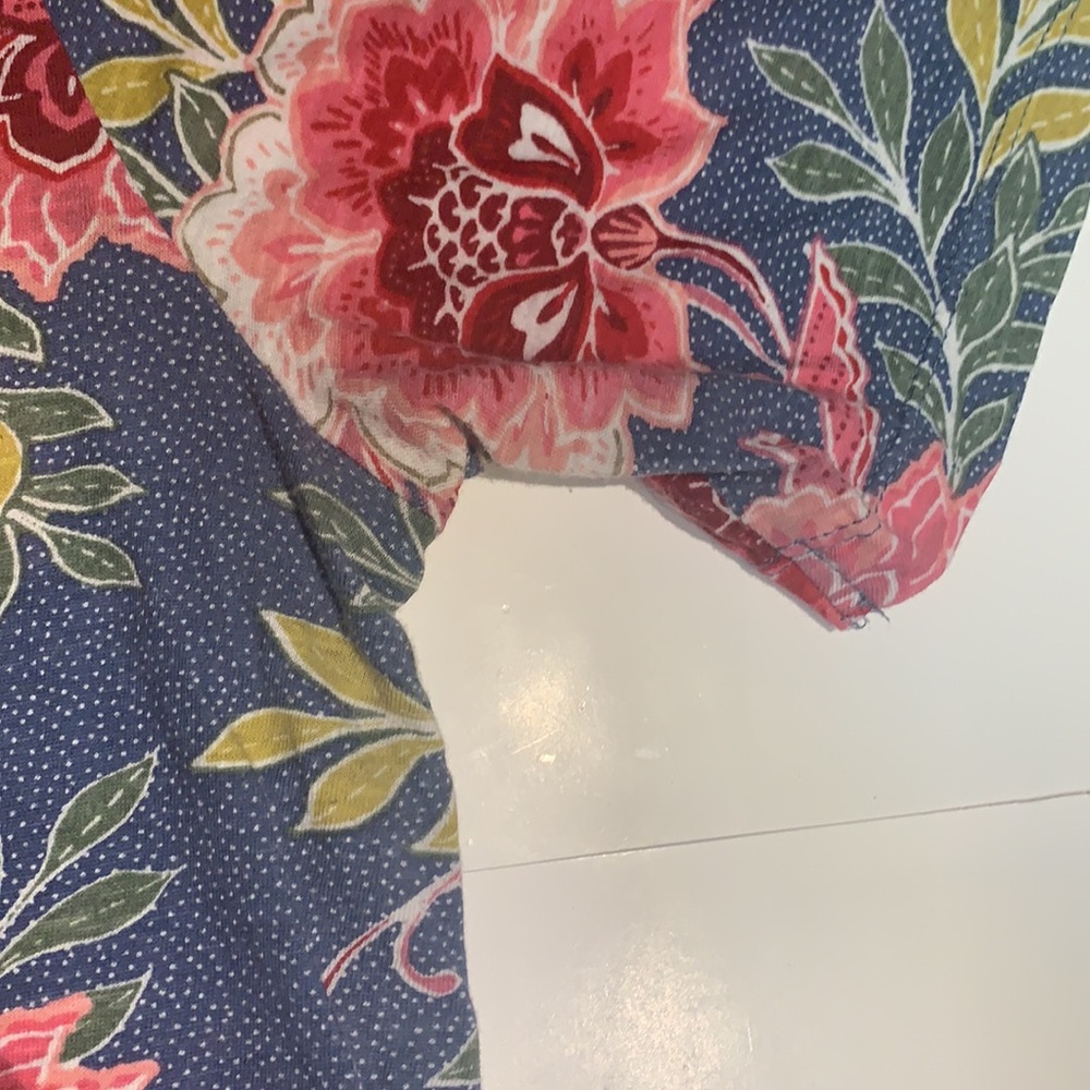 LOFT Floral Top - Picture 6 of 9